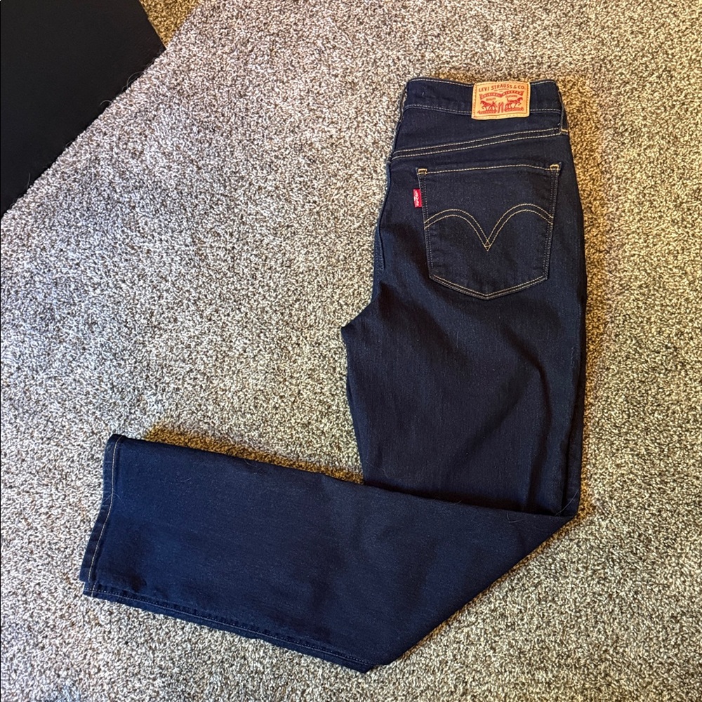 Levi Strauss NWOT Dark Blue Classic Straight Jeans - Picture 3 of 3